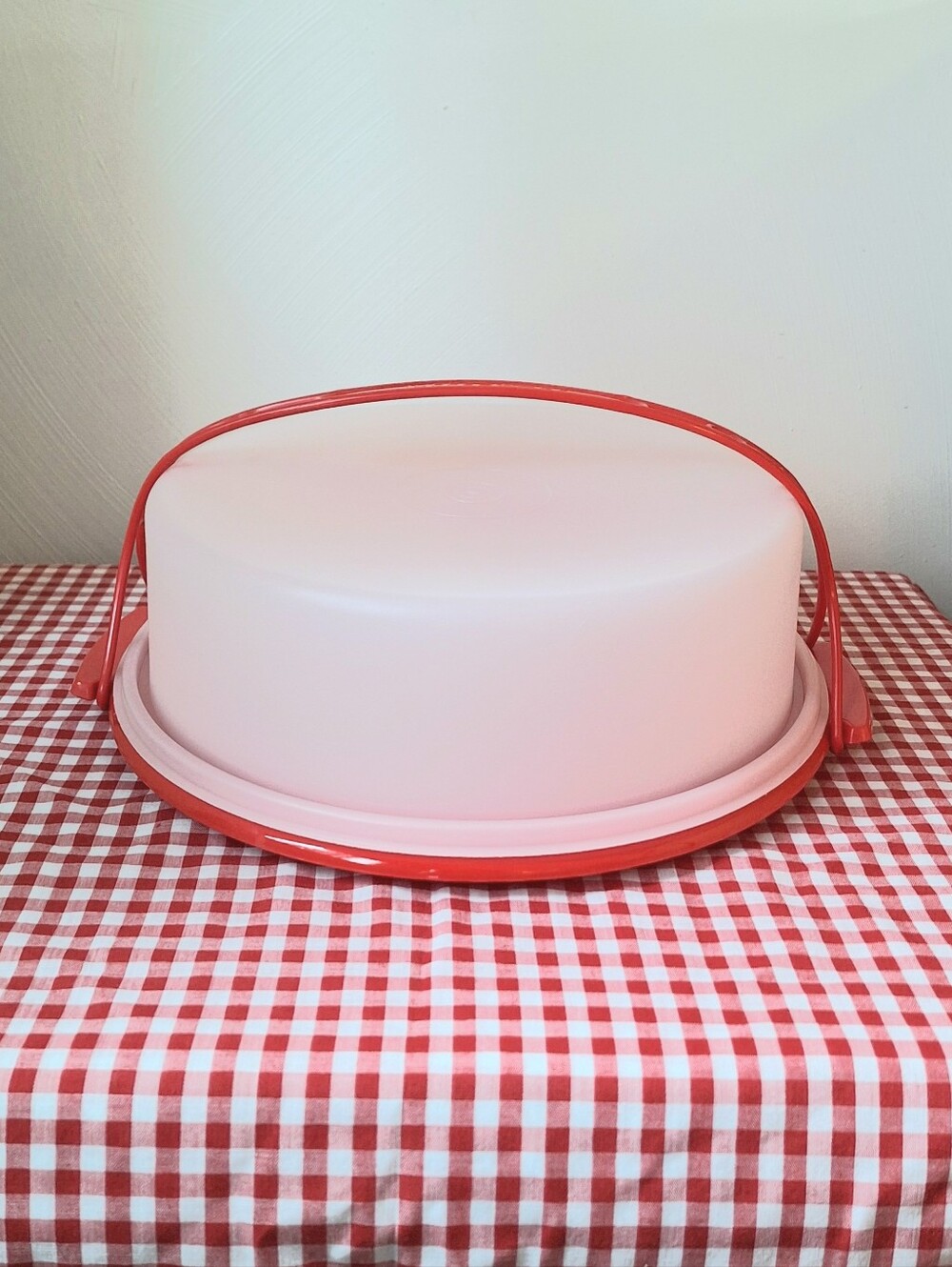 Vintage Tupperware Cake Taker & Pie Keeper With Handle Red, #719-1, 720-1